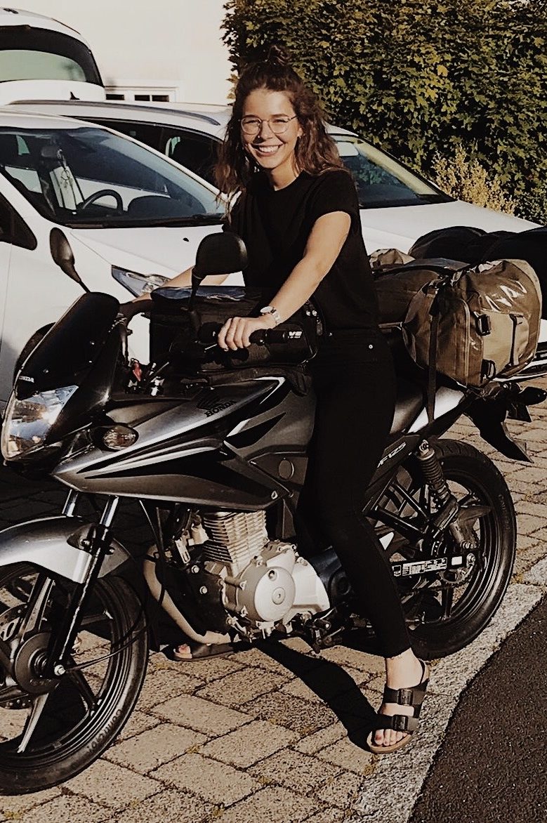 Laura_Nikolaus_Motorrad